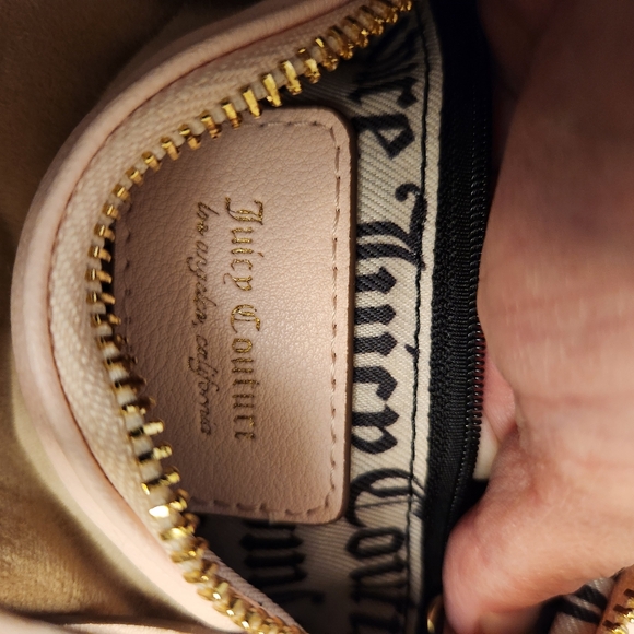 NWOT Juicy Couture queen of everything barrel bag. - Picture 4 of 5